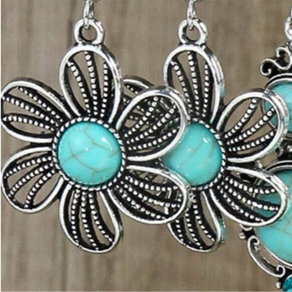 Vintage Inspired Daisy
Turquoise Dangle Hanging Earrings New - Picture 2 of 3
